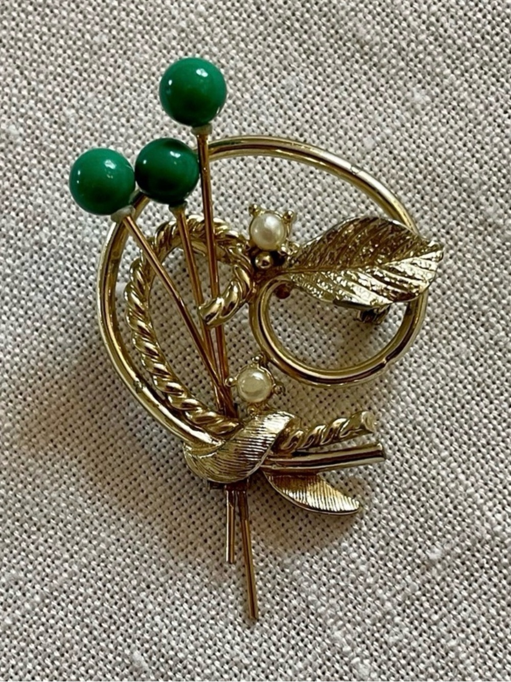 Vintage Brooch Pin - Gold Tone - Swirls, Leaves, Faux Pearls & Green Accents - Picture 1 of 4